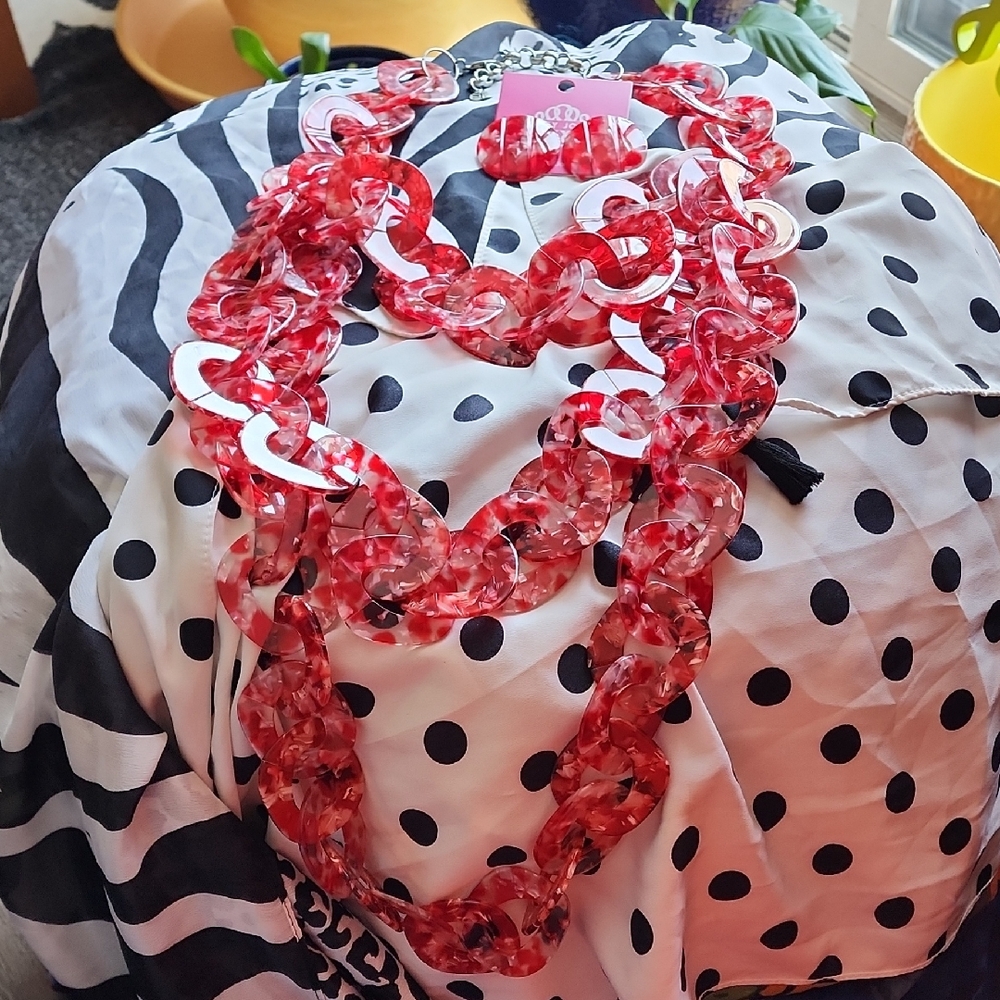 Sassy Jones (Red & White) Acrylic Zaria Chain Necklace & Pierced Earrings